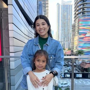 Meet your Posher, Valeria